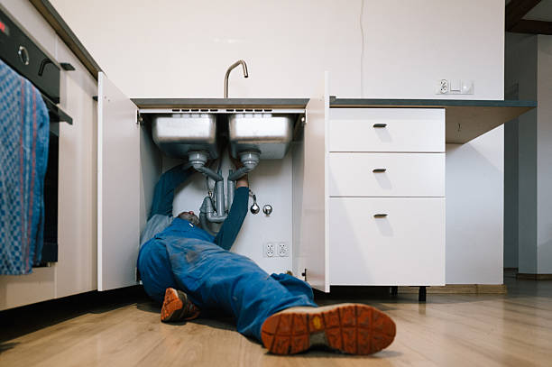 Professional Emergency Plumber technician working in Seaford, NY